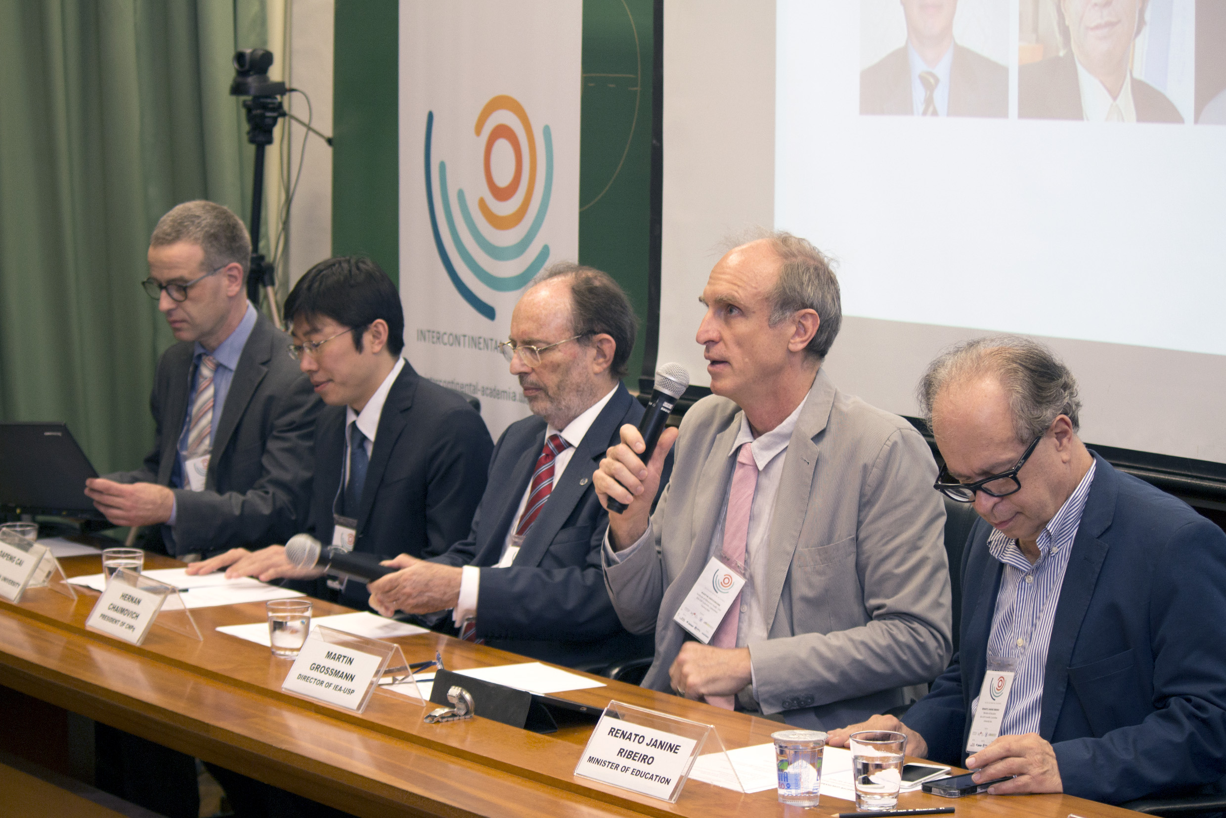 Carsten Dose, Dapeng Cai, Hernan Chaimovich, Martin Grossmann and Minister Renato Janine Ribeiro