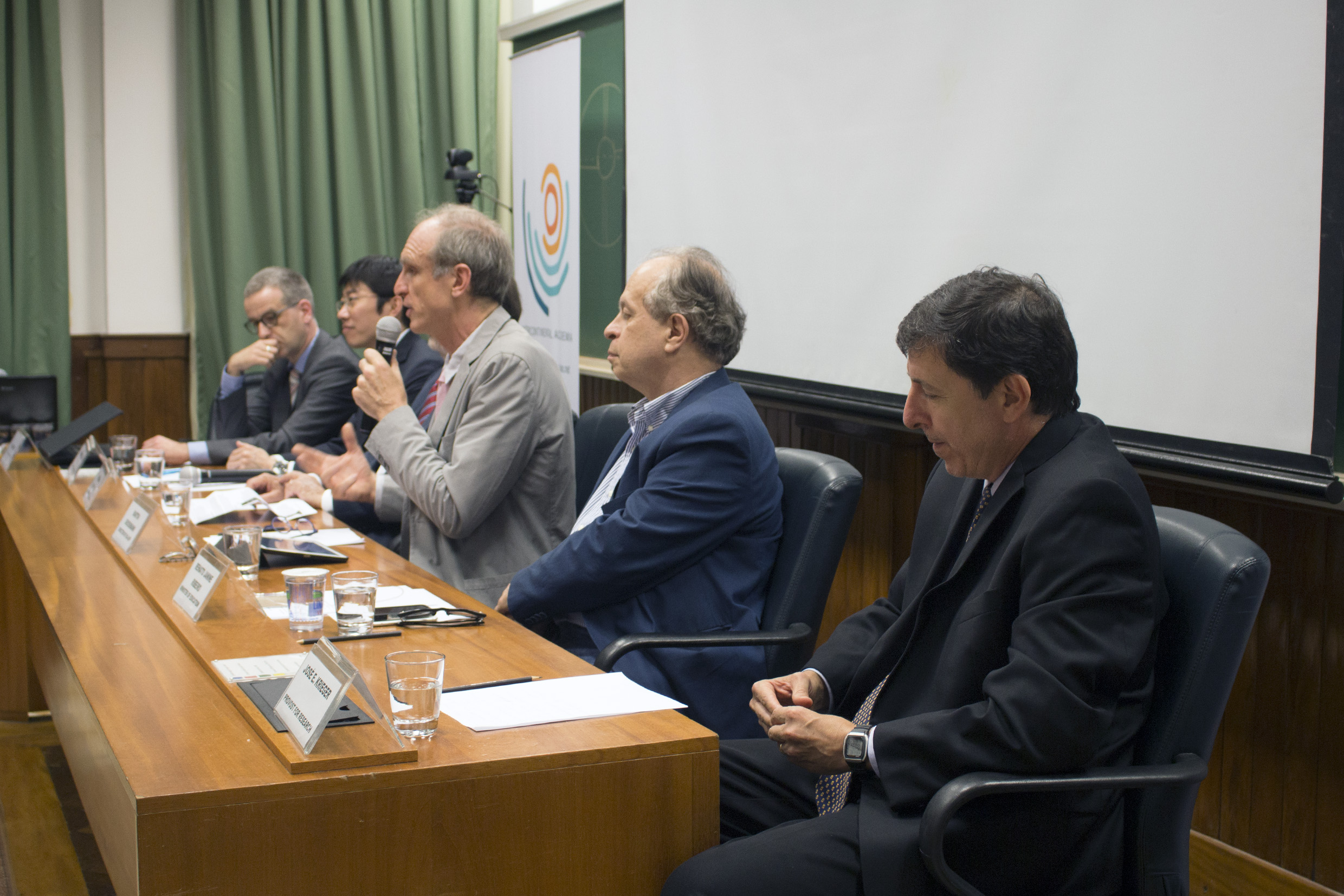 Carsten Dose, Dapeng Cai, Hernan Chaimovich, Martin Grossmann, Minister Renato Janine Ribeiro and José Eduardo Krieger