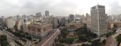 Anhangabaú Valley (canalized river) as seen from UNIVESP's Central Administration